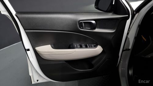 Hyundai Venue I (2019 – н.в.) 2020, изображение 3 от компании ncars.group в Москве Hyundai Venue I (2019 – н.в.) 2020, изображение 3